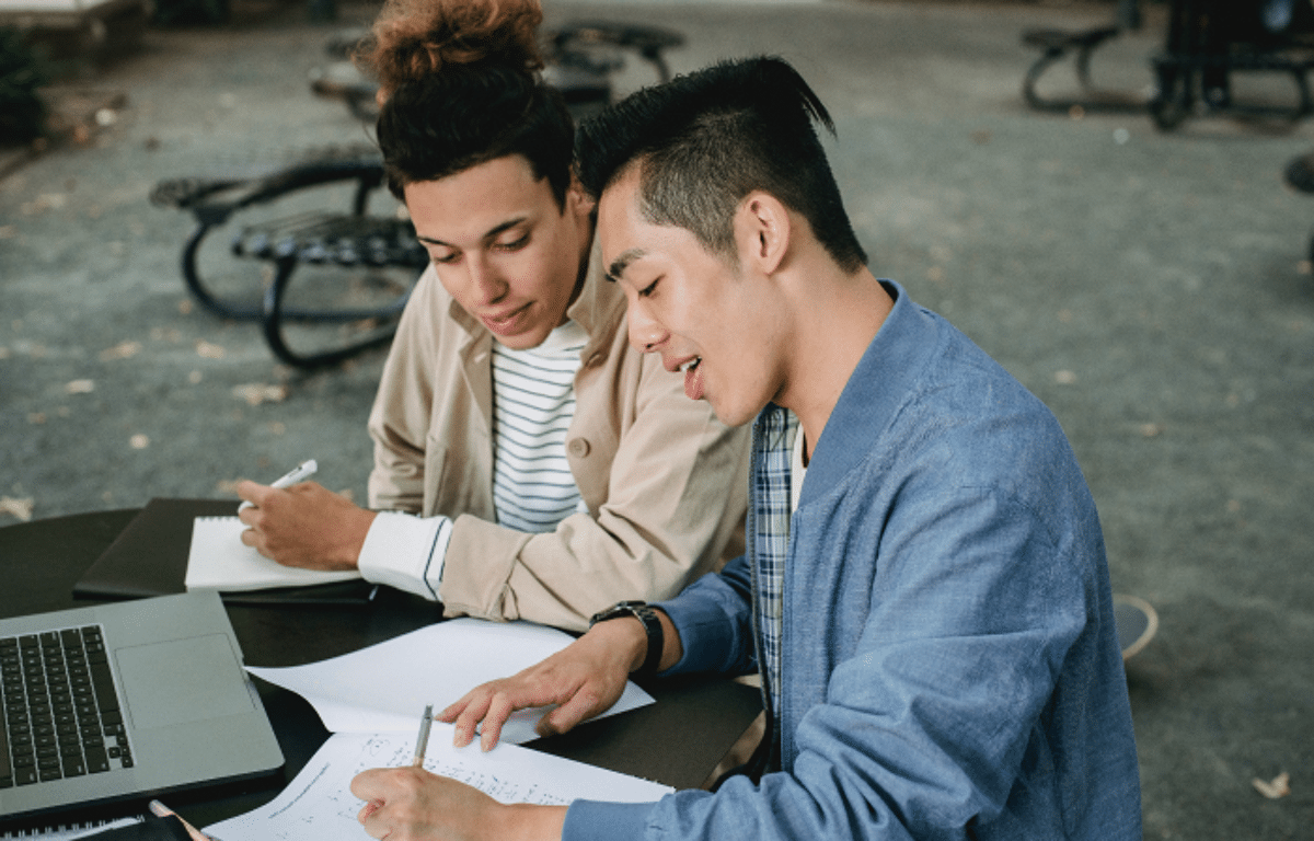 Étudiants qui se préparent à devenir profs particuliers