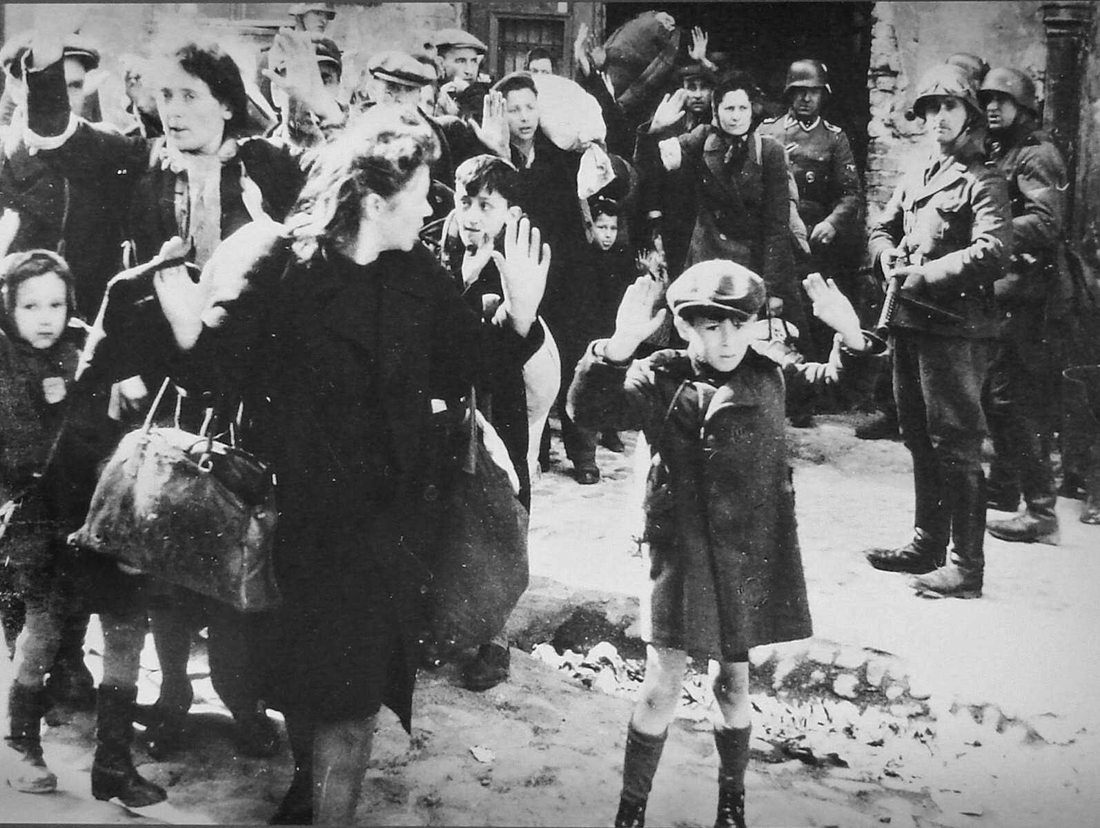le journal d'anne frank résumé 1