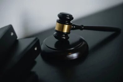 Commissaire-priseur : fiche métier ‍️