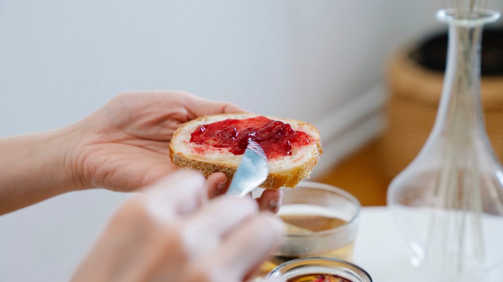 beurrer une tartine