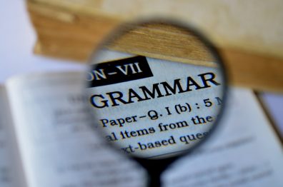 Verbe attributif, verbe d’état : usages et distinctions 