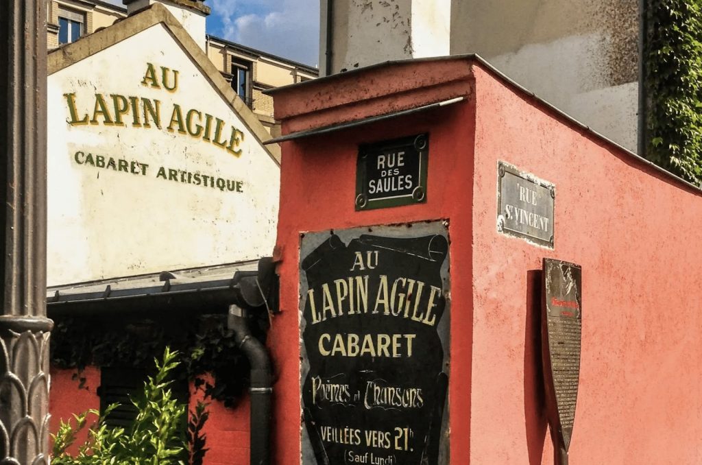 Le Lapin Agile, une taverne incontournable pour les artistes du XXᵉ siècle. 
