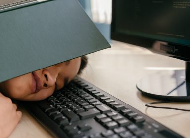 Burn-out étudiant : qu’est-ce que c’est, comment s’en sortir ? 