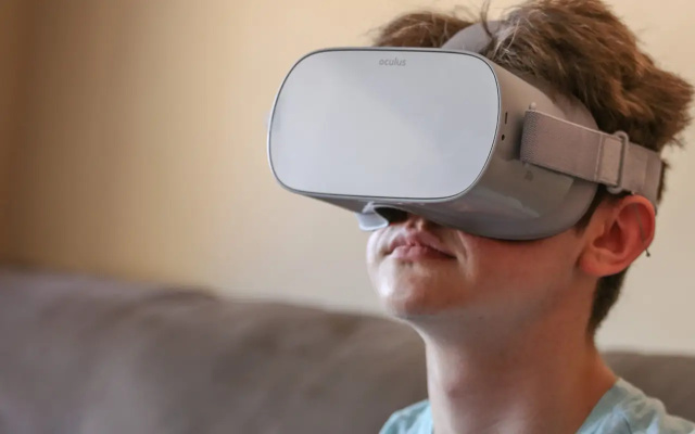 Casque de réalité virtuelle utilisé en cours