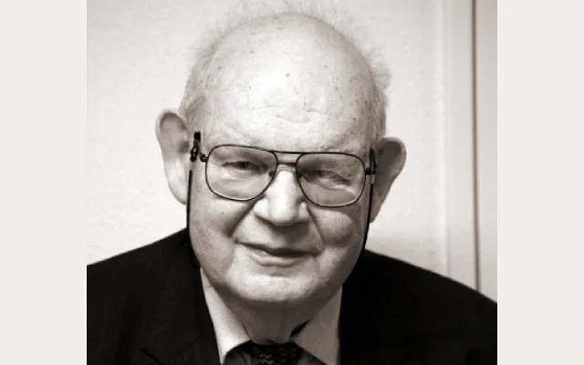 Benoît Mandelbrot