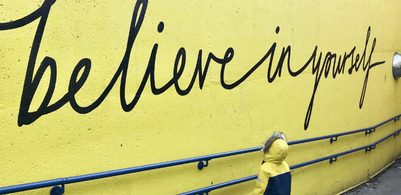 mur jaune believe in yourself