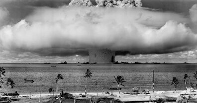 La menace du bouton rouge : d’où vient la stratégie de la dissuasion nucléaire ? 