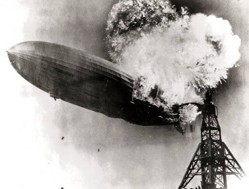 Le Hindenburg en flammes