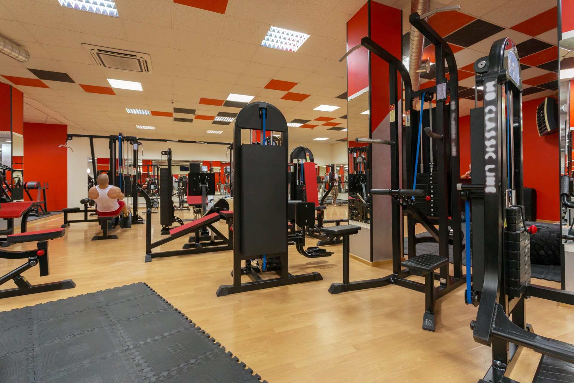 Salle de sport pas chère comment choisir ? 🏋️‍♀️ Sherpas