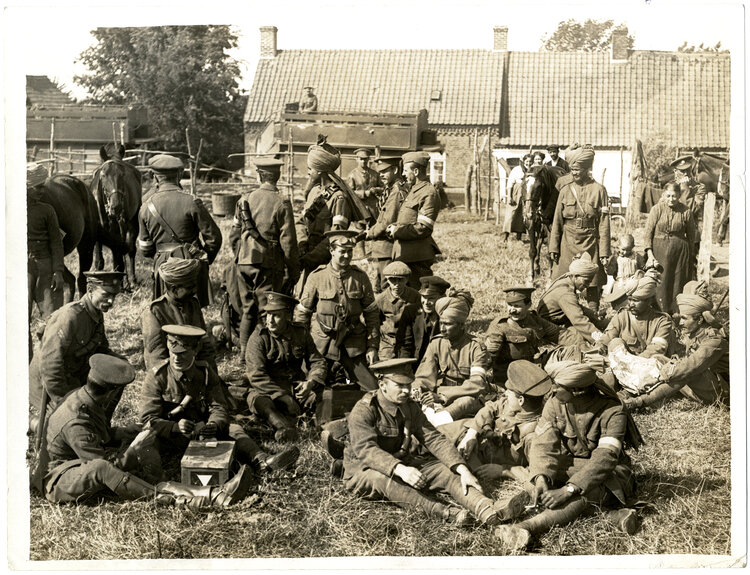 Soldats britanniques et indiens de la 8th Cavalry Brigade 