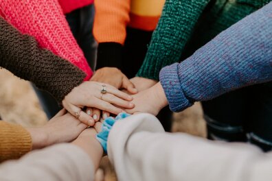 Faire du bénévolat pendant les vacances : un bon moyen de s’occuper ? 