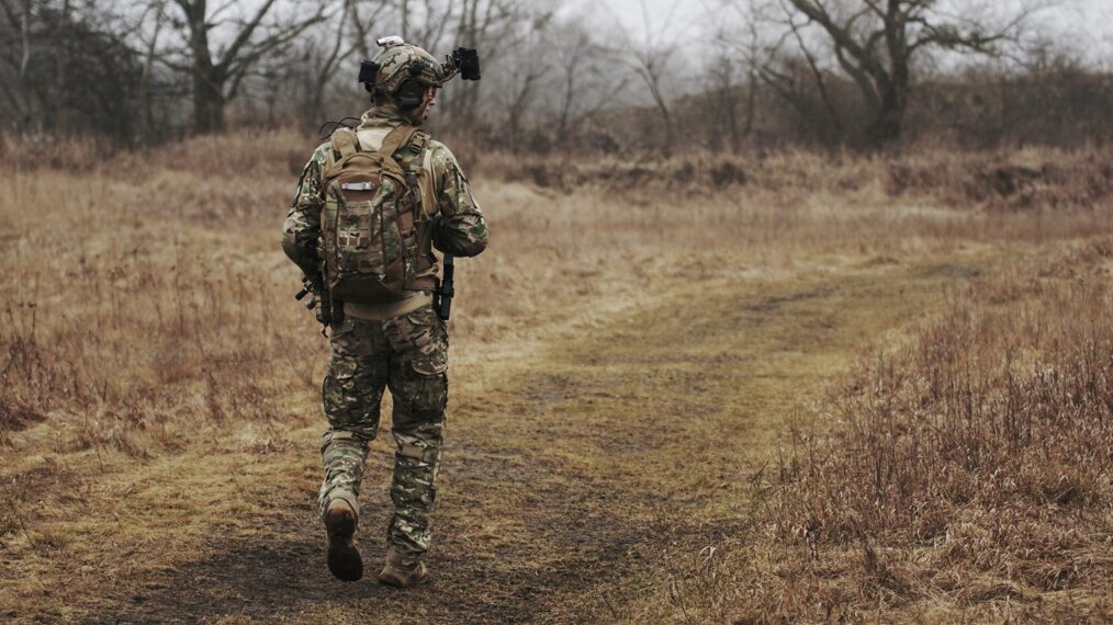 s'engager dans l'armée