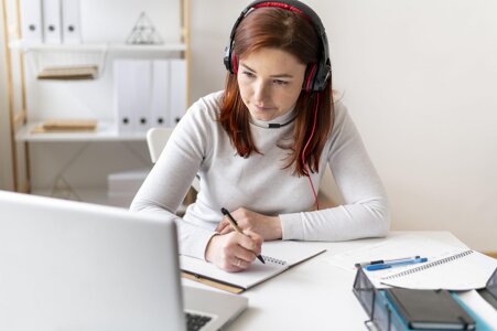 TOEIC Listening : techniques pour réussir les parties 3 et 4