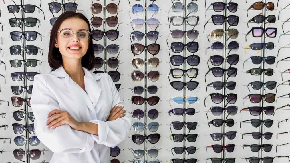 Comment nettoyer ses lunettes de vue ?  Opticiens du Bac – Les Opticiens  du Bac