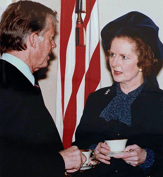 Margaret Thatcher à droite de l'image, rend visite au Président des États-Unis Jimmy Carter à la Maison Blanche