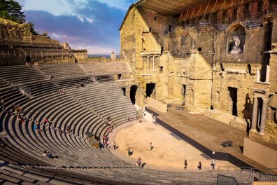 Les coulisses du théâtre antique : de la Grèce à Rome ️