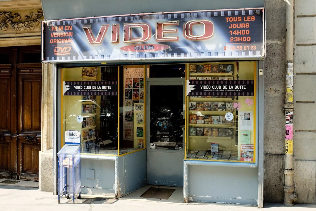 Une photo d'un vidéoclub dans les années 2000