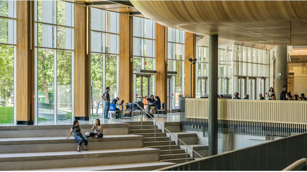 l'intérieur d'un campus universitaire