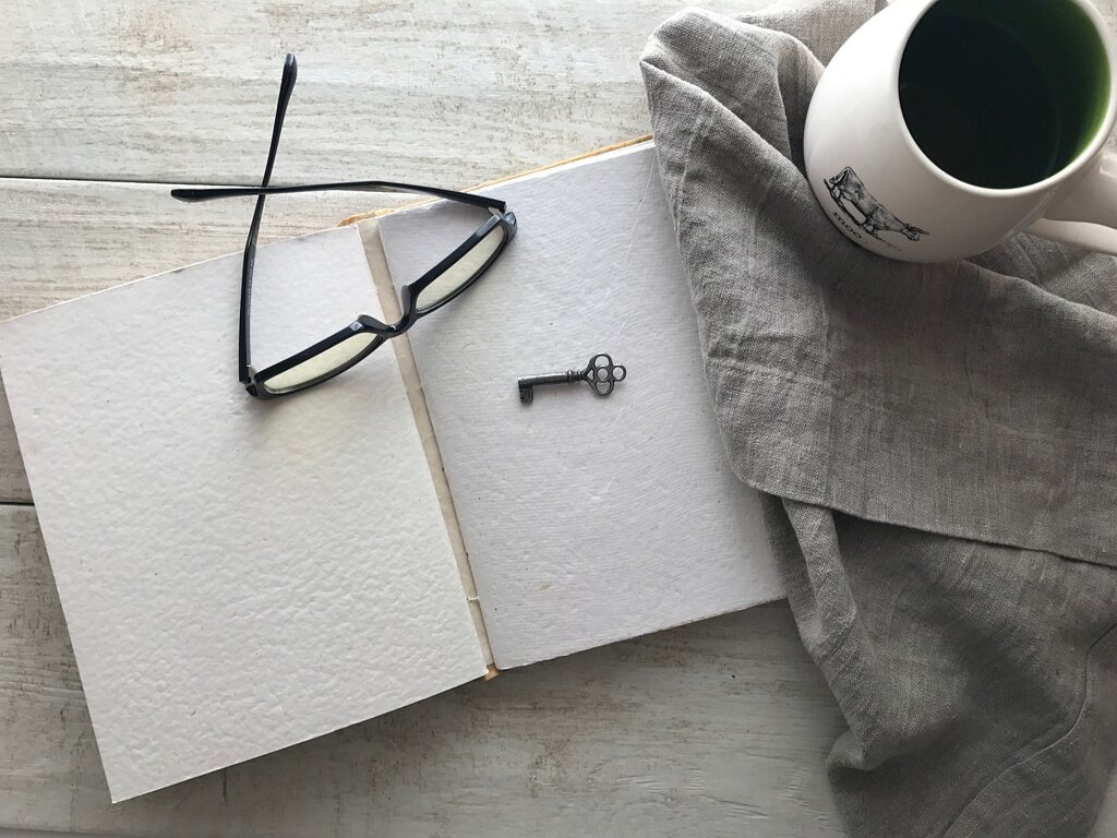Un peu de lecture. Les futurs professeurs étudient beaucoup pour réussir leur concours. 