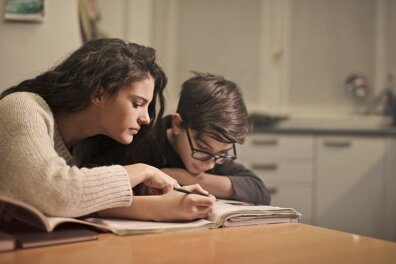 Comment aider son ado à mettre en place une routine d’apprentissage ?