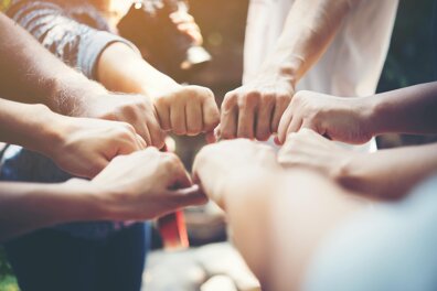 Aider son enfant à développer son esprit d’équipe : tips & astuces 